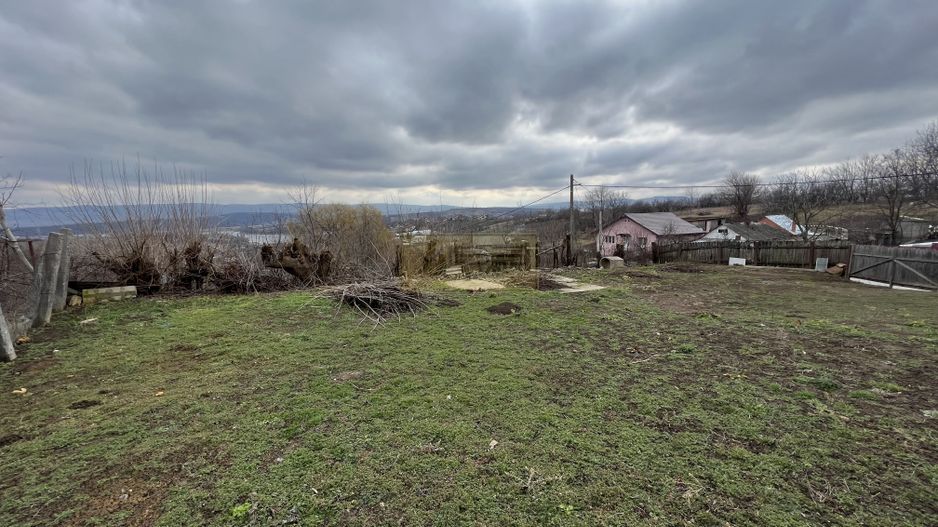 Teren Intravilan Ciurbesti - 400mp. - Poză 2