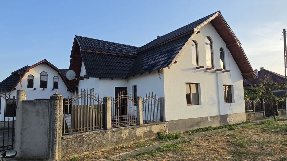 Casă 300 mp  cu posibilități multiple în Covăsânț - Poză 14