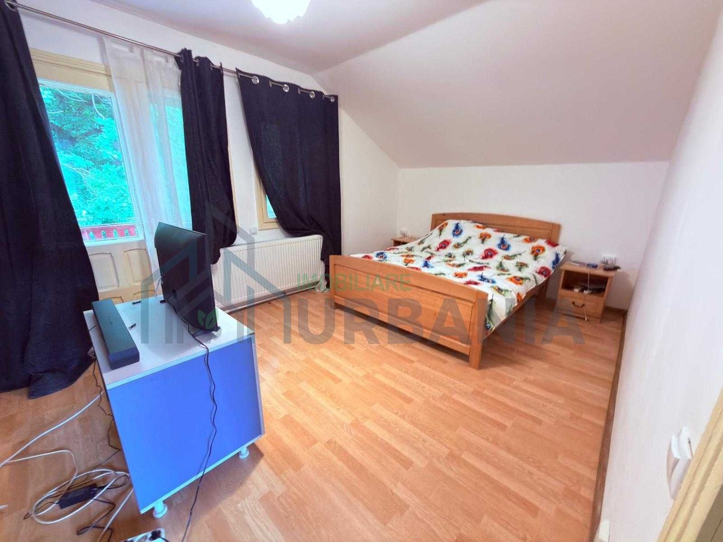 Casă de vânzare în Bucium - Bârnova, zonă centrală - Poză 1
