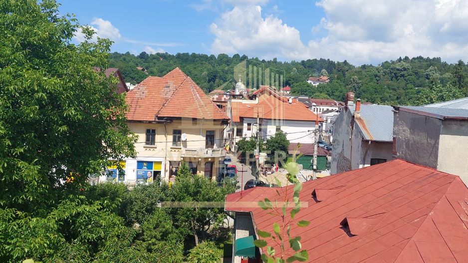 VILA 6 CAMERE, 126 MP, CENTRU CAMPULUNG - Poză 18