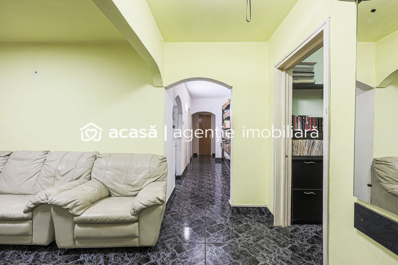Apartament foarte spațios cu 5 camere la parter in Micalaca Comision 0 - Poză 2
