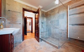 Proprietate de lux în Ghimbav, la doar 10 minute de Brașov - Poză 34