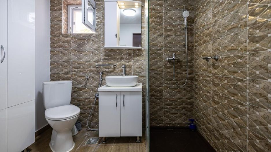 Casa parter, renovata, mobilata, gradina amenajata, str Petofi Sandor-Dumbravita - Poză 22
