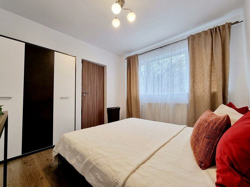 3 Cam Renovat Victoriei Iancu de Hunedoara Metrou Stradal Vedere Spate Lateral - Poză 8