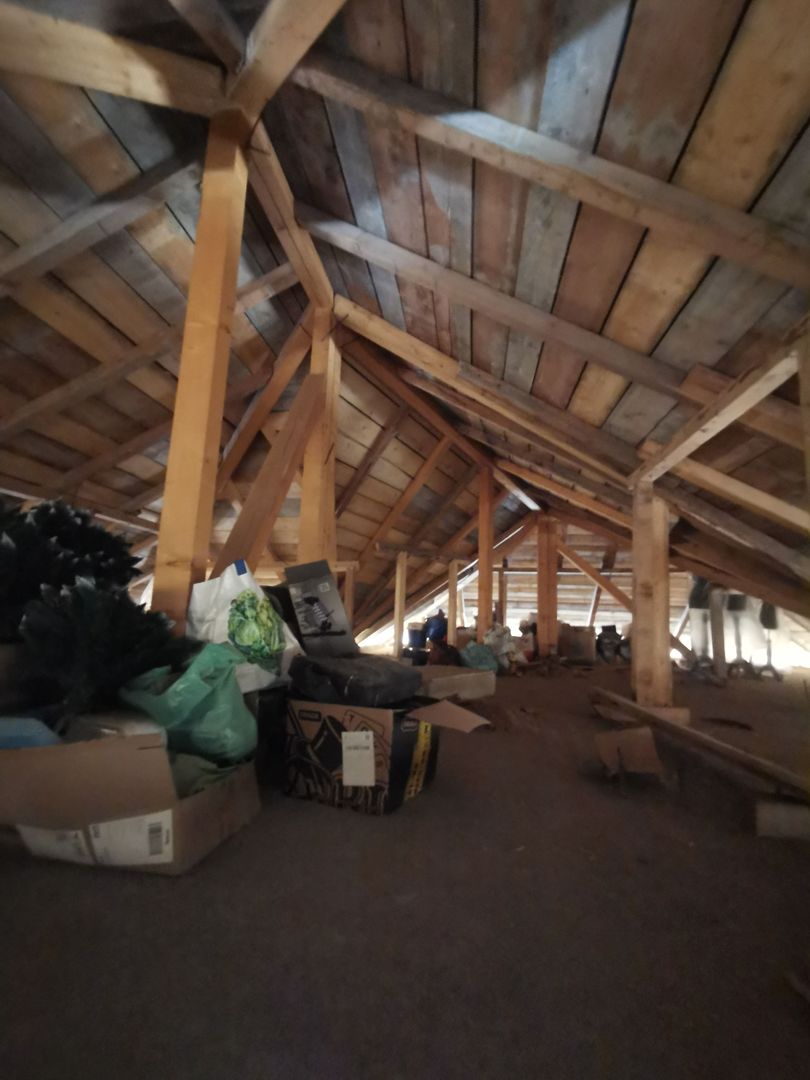 Casa la rosu în Plaiul Vulcănești - Poză 13
