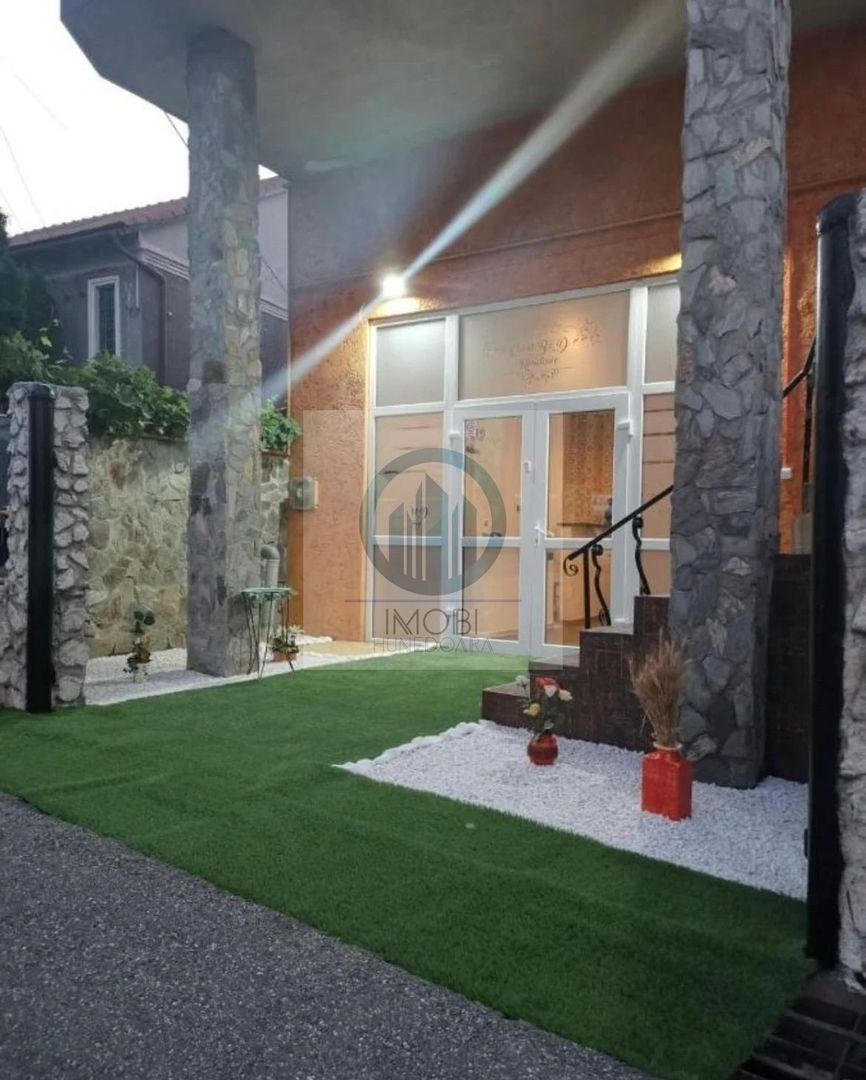 Investiție sigura, zona excelenta–Pensiune funcționala, Str.Horea Deva - Poză 15