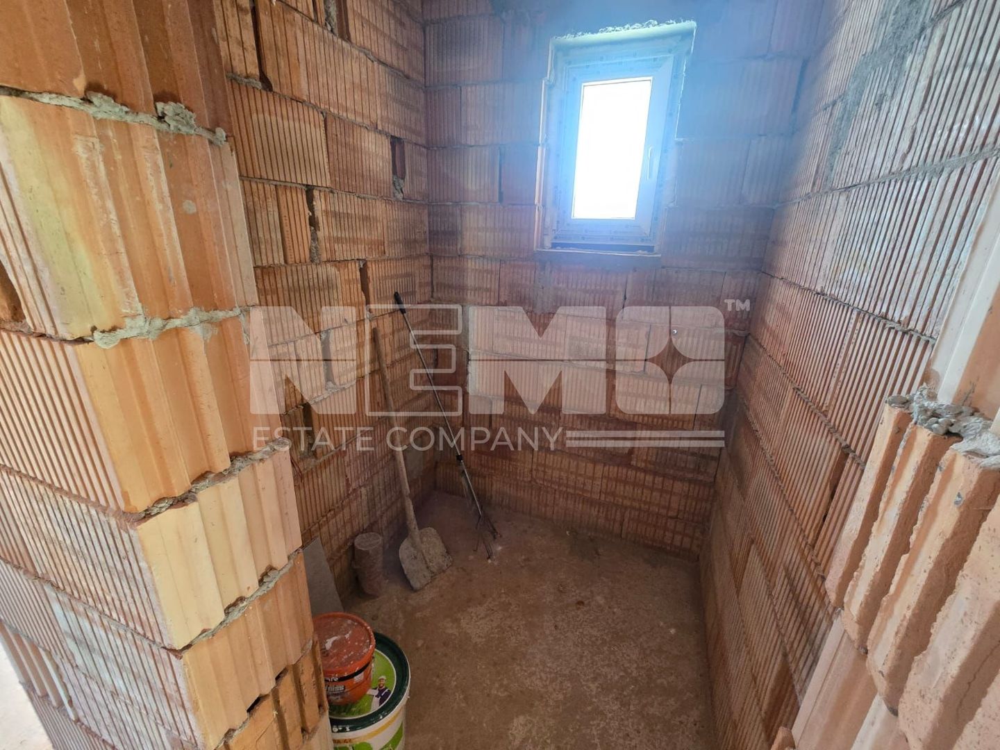 Casă la roșu la 165000 euro I Pe teren de 32 de ari I Măneuți - Poză 9