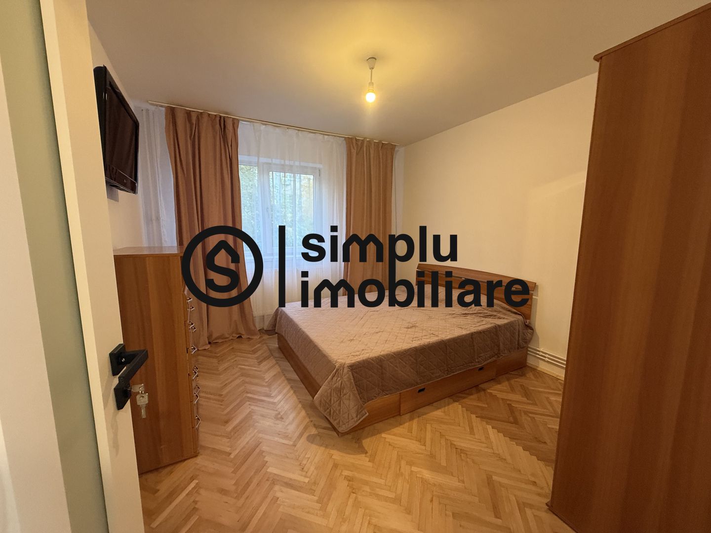 3 camere, et 2, centrala termica, 1 Mai ( Insula ) - 126 000 Euro- - Poză 2