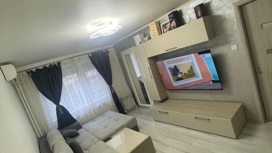 Vanzare apartament 3 camere in Titan, 5 minute metrou Grigorescu, renovat total - Poză 1