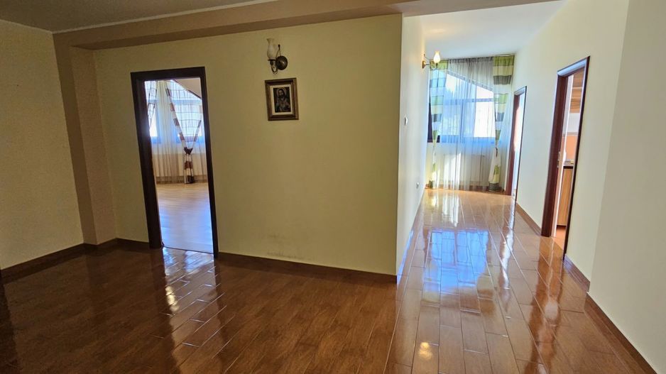 Spațiu - apartament 5 camere de închiriat – 160 mp - Micro 20 – zona BKO - Poză 4