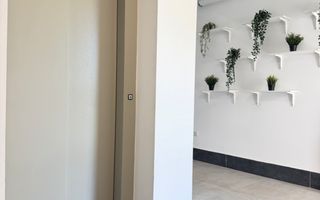 Bloc nou în Plopi, la prima închiriere; loc parcare inclus - Poză 3