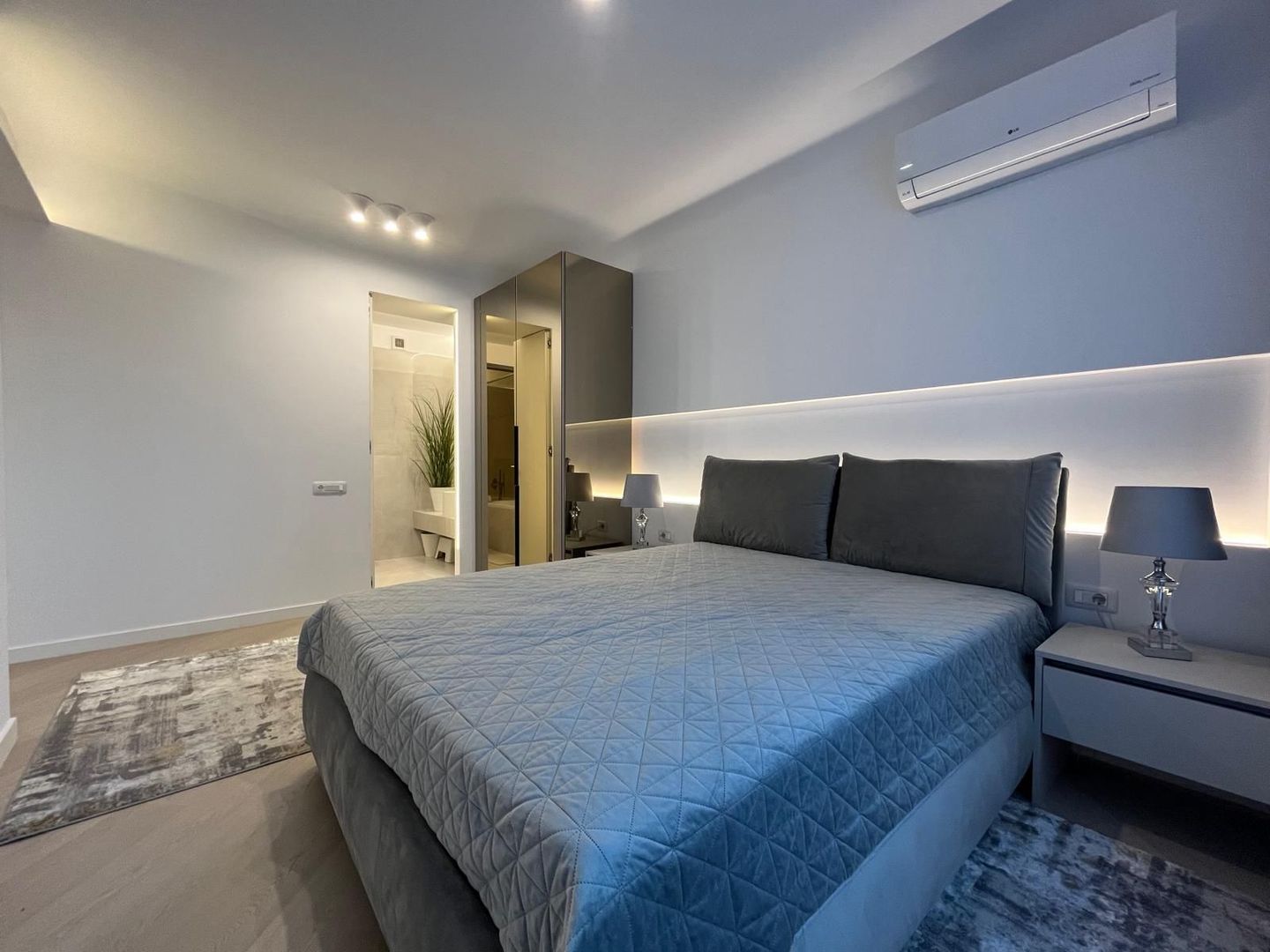 INCHIRIERE TREI CAMERE PARCARE INCLUSA PIPERA CORTINA NORTH - Poză 4