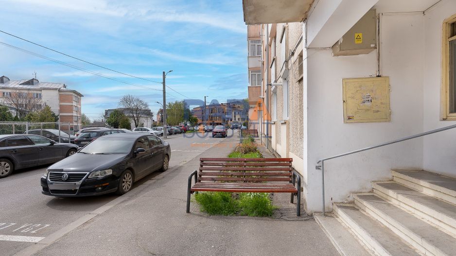 Spațiu pentru birou / salon / cabinet (38 mp) - Poză 2