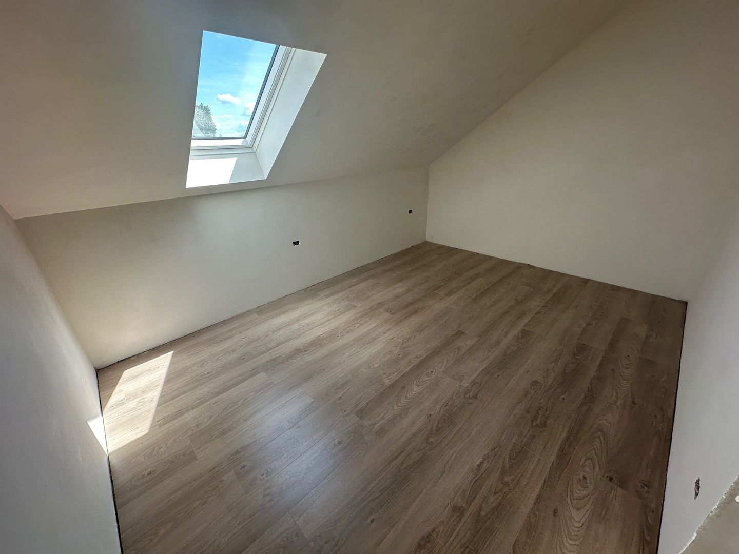 Apartment bloc nou cu lift si loc de parcare inclus - Poză 9