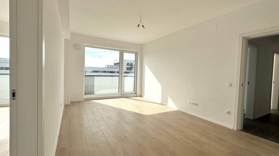 3 camere. Bucătărie închisă. Vedere panoramică. Reper Mall Colosseum - Poză 4
