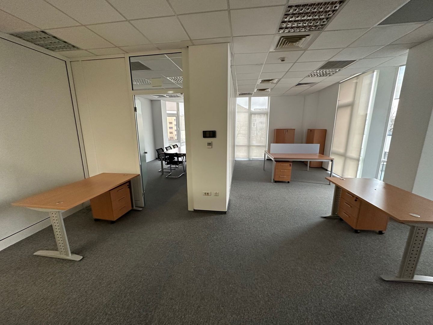 Spatiu de birouri la artera - Poză 13