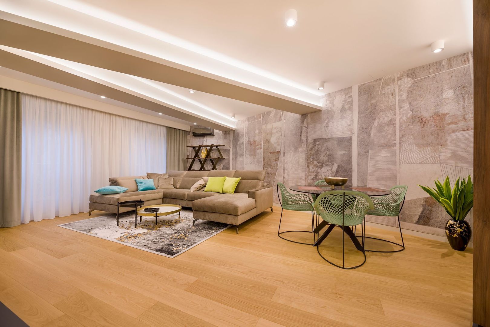 Apartament deosebit 4 camere complet mobilat si loc de parcare inclus - Poză 3