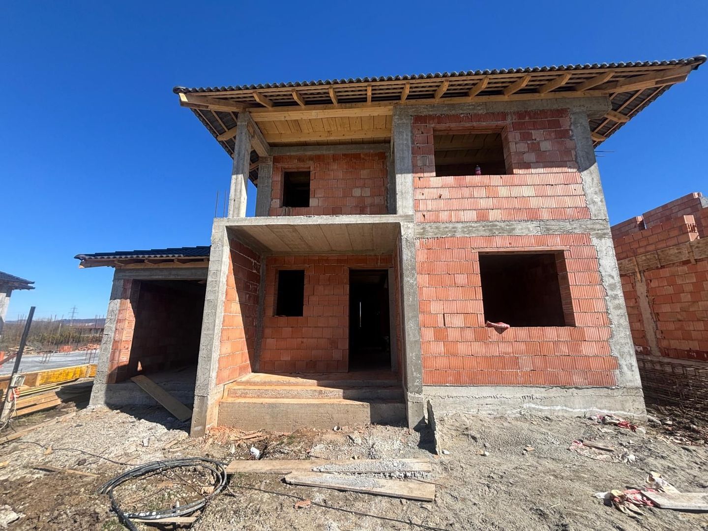 Casa MODERNA cu Garaj si teren 550mp - Poză 1