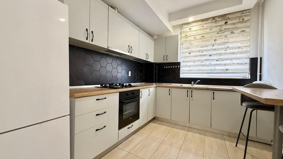 COSMOPOLIS - Apartament cu 3 camere, mobilat si utilat. - Poză 8