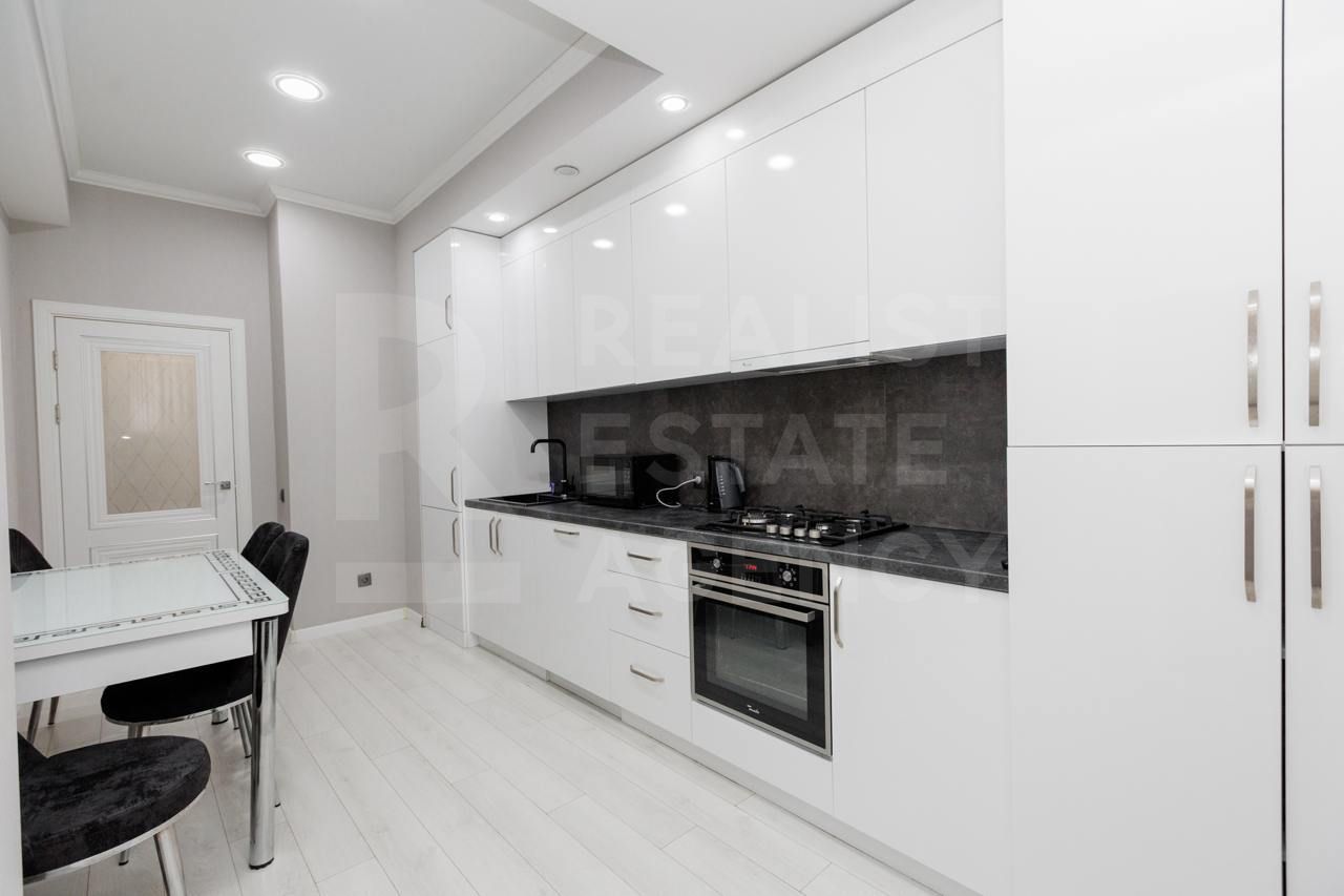 Chirie, apartament, 3 camere, strada Nicolae Starostenco, Centru - Poză 1