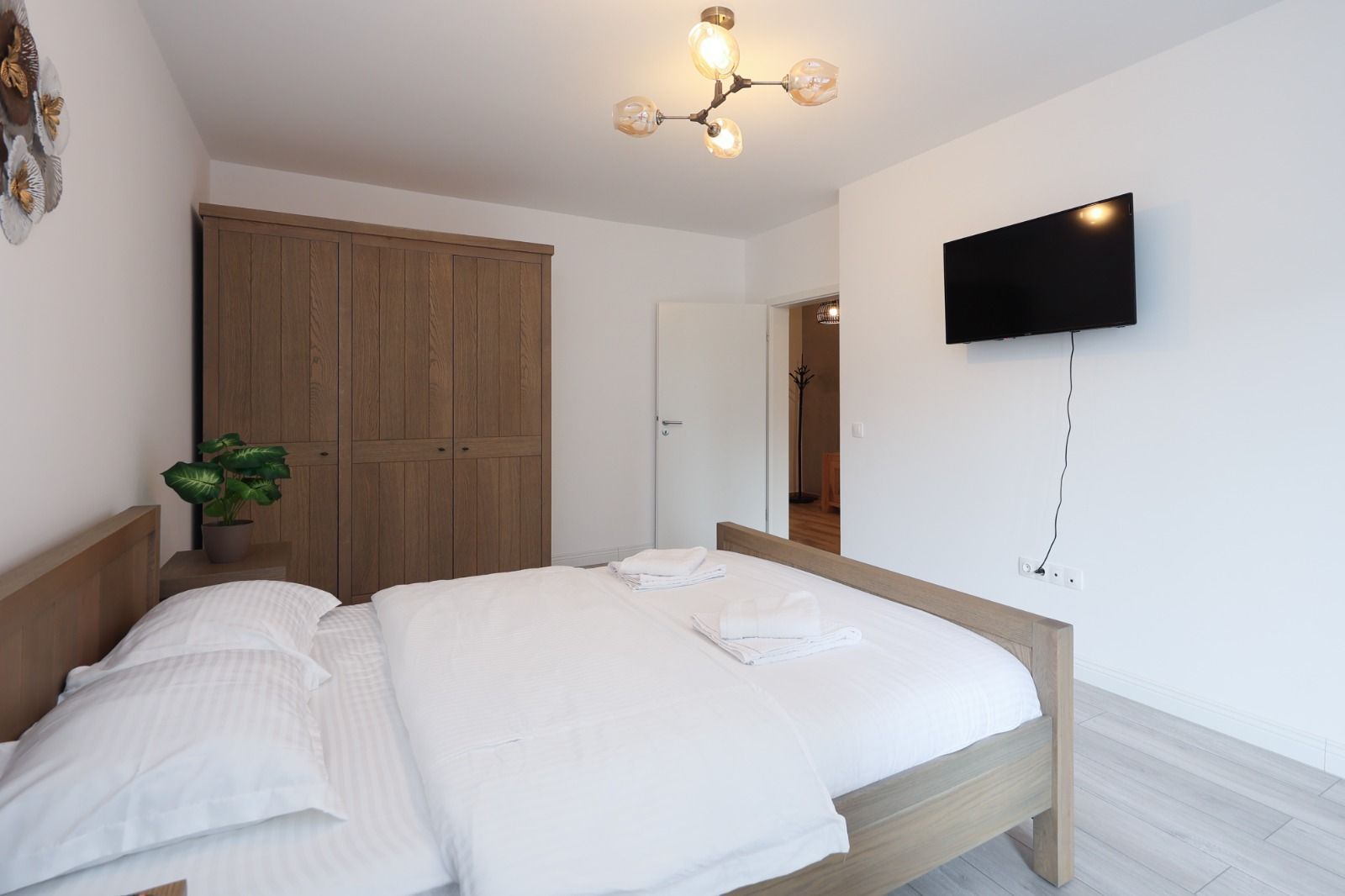 Garsonieră 39 mp Decomandată | Mobilată Modern | Tractorul – Coresi Mall - Poză 5