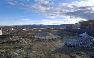 Teren intravilan la intrare in Cristian, pentru constructii industriale - Poză 11