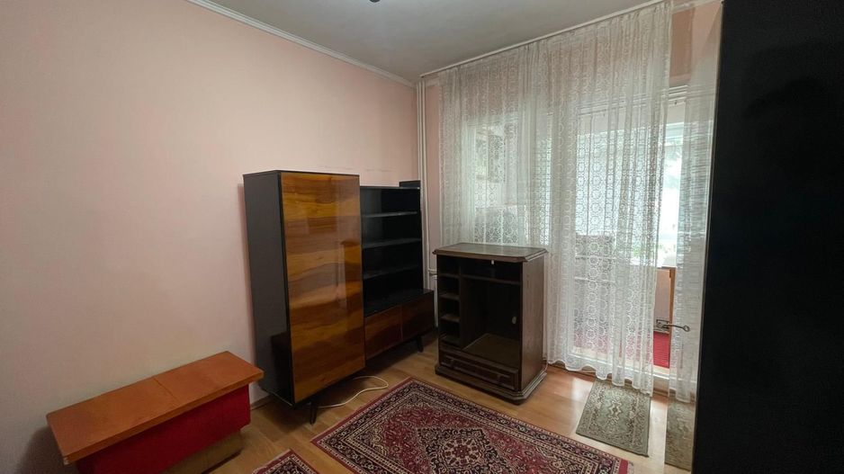 APARTAMENT 3 CAMERE ETAJ 2 NUFARUL - Poză 2