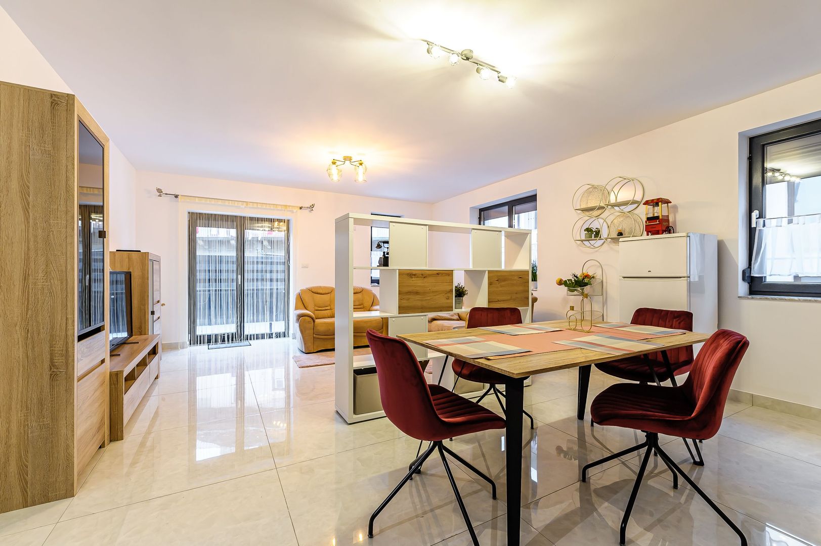 Apartament ultracentral în bloc nou, 2 camere cu terasa proprie - Poză 1