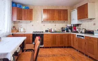 Casă 11 camere cu livadă | Dragomirești-Deal | De Închiriat - Poză 15