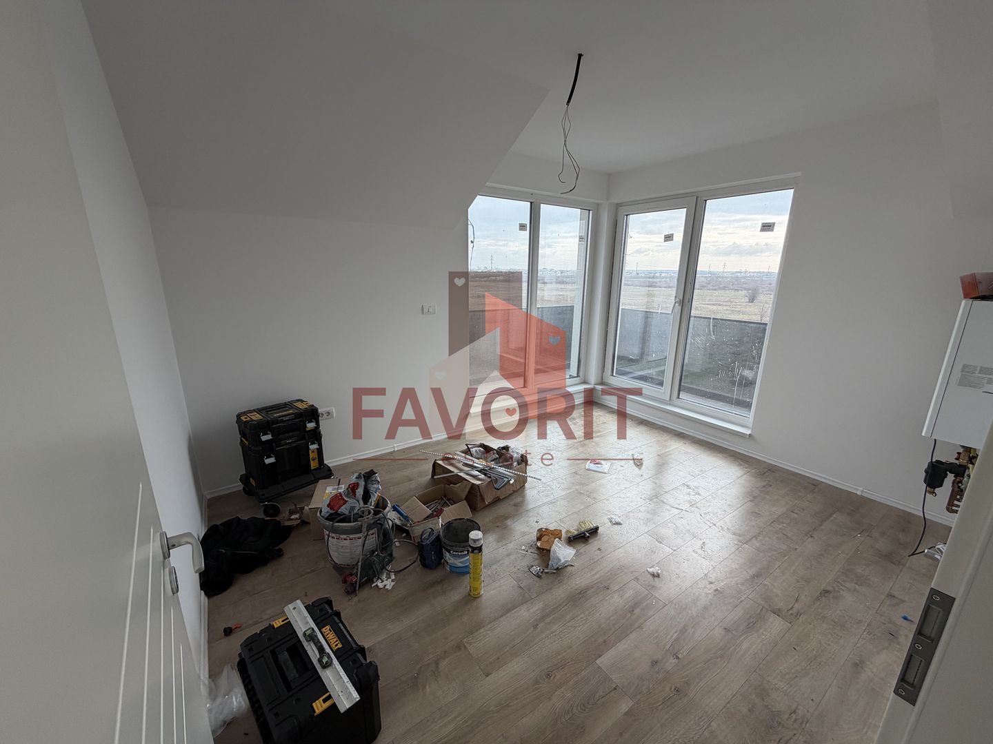 Spatios. Bucatarie inchisa. 2 balcoane. - Poză 1