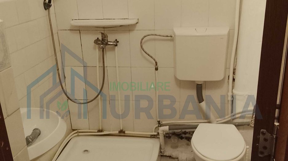 # vand 2 camere cămin (unite) cu hol și baie 32 mp, parter - Poză 3