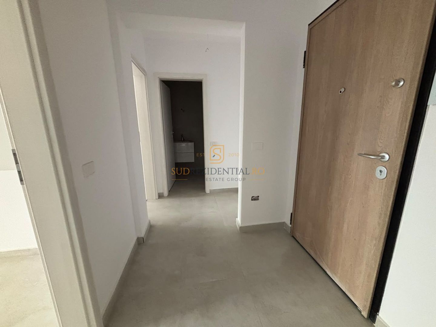 Apartament 2 camere decomandat, nemobilat, metrou Berceni - Poză 2