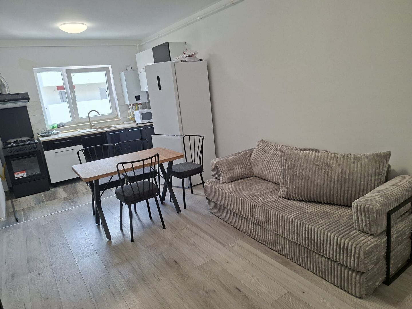 AP. 2 CAMERE- APARATORI, PRIMA INCHIRIERE, PARCARE INCLUSA, METROU - Poză 1
