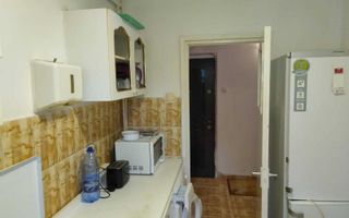 Apartament 3 camere, semidecomandat, în zona Podul de Piatra, Iași - Poză 2