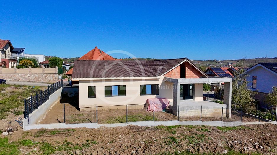 Casă de vânzare cu 4 camere în zona de Dealuri, Oradea - Poză 2