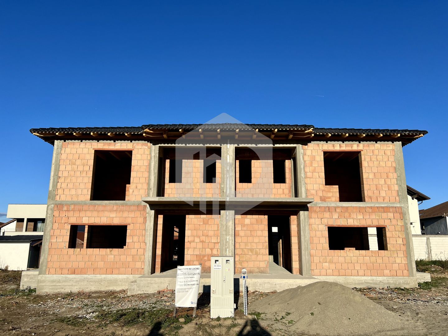 Casa tip Duplex in Selimbar-Calitate garantata-250 mp teren- 120 mpu - Poză 9