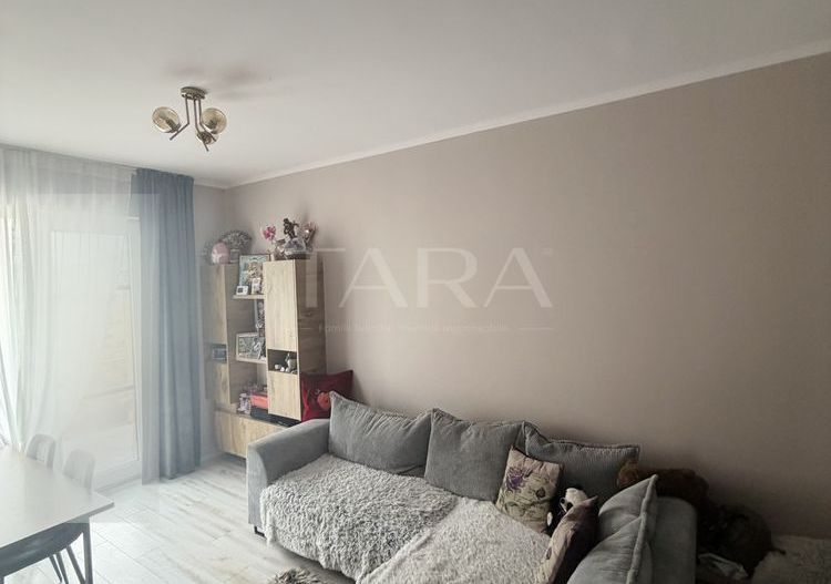 De vânzare apartament modern cu 2 camere și balcon generos – Zona VIVO - Poză 2