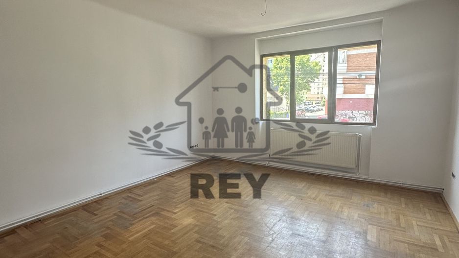 Imobil 3 niveluri, renovat, cu spațiu comercial si 2 ap.- Bd. Victoriei - Poză 17