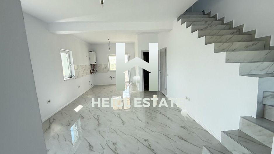 Duplex cu 3 camere la asfalt in Bucovat(Remetea Mare) - Poză 1