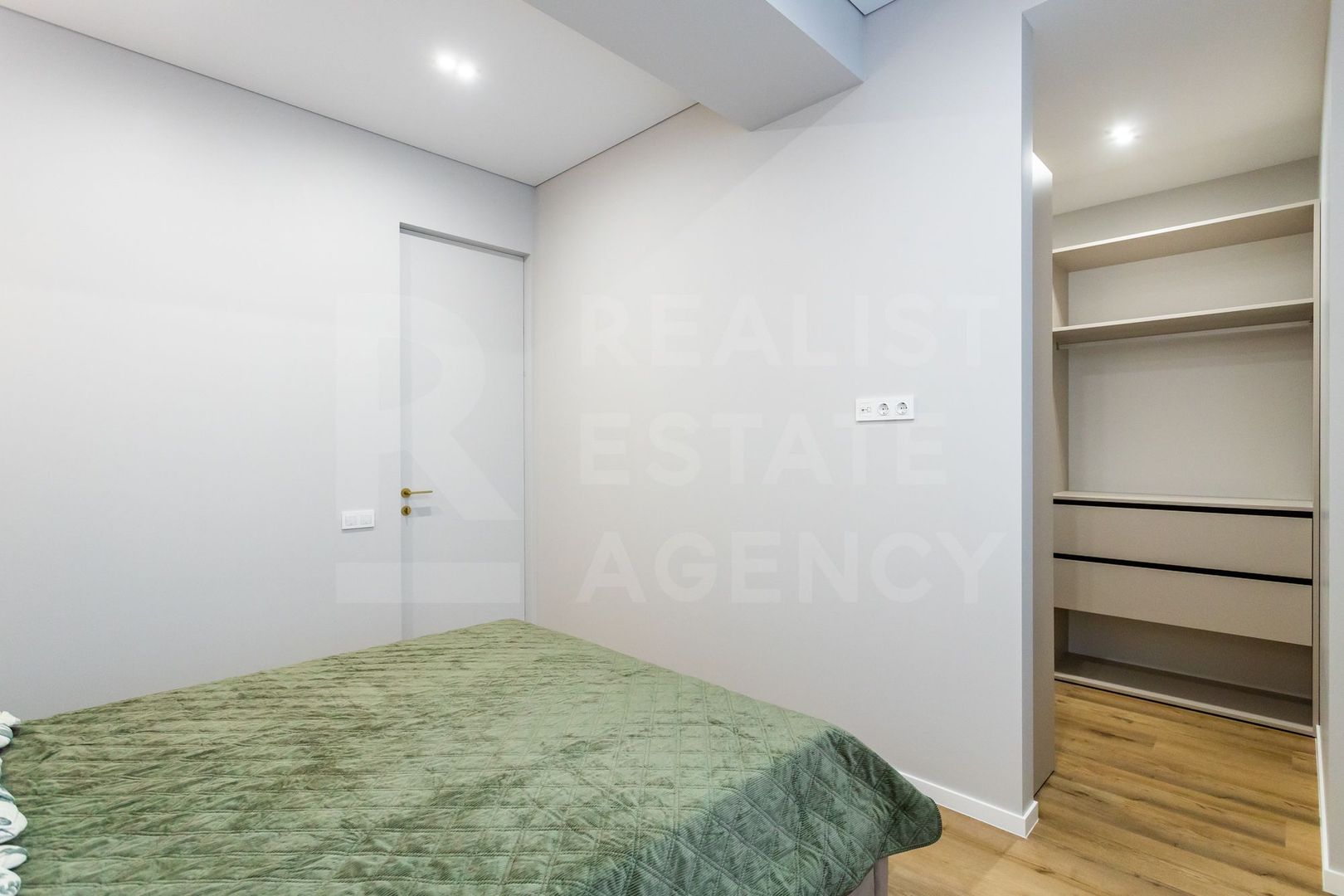 Vânzare, apartament, 3 camere, str. Nicolae Milescu Spătaru, Ciocana - Poză 32