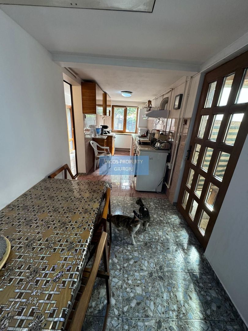 Casă cu 4 camere de vânzare – Str. I. C. Brătianu - Poză 3