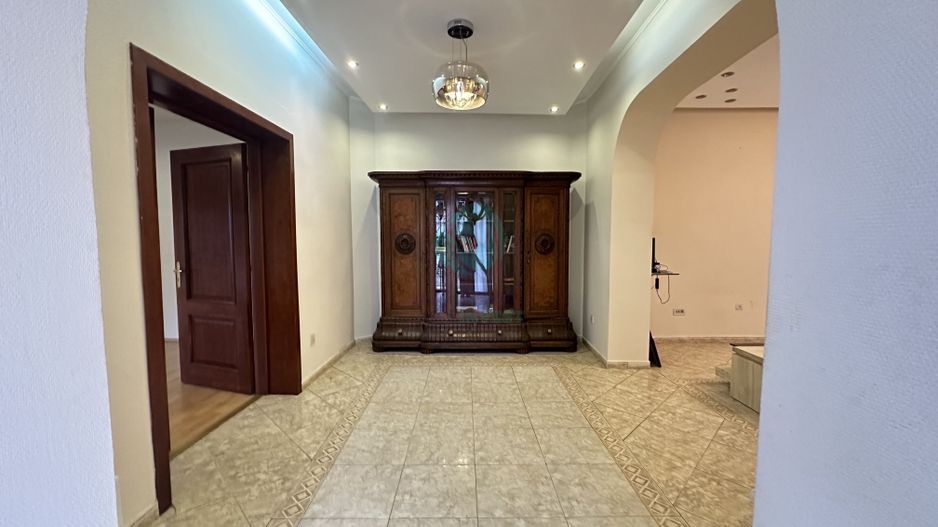 Casa formata din 2 corpuri cu TEREN 433 MP - Poză 9