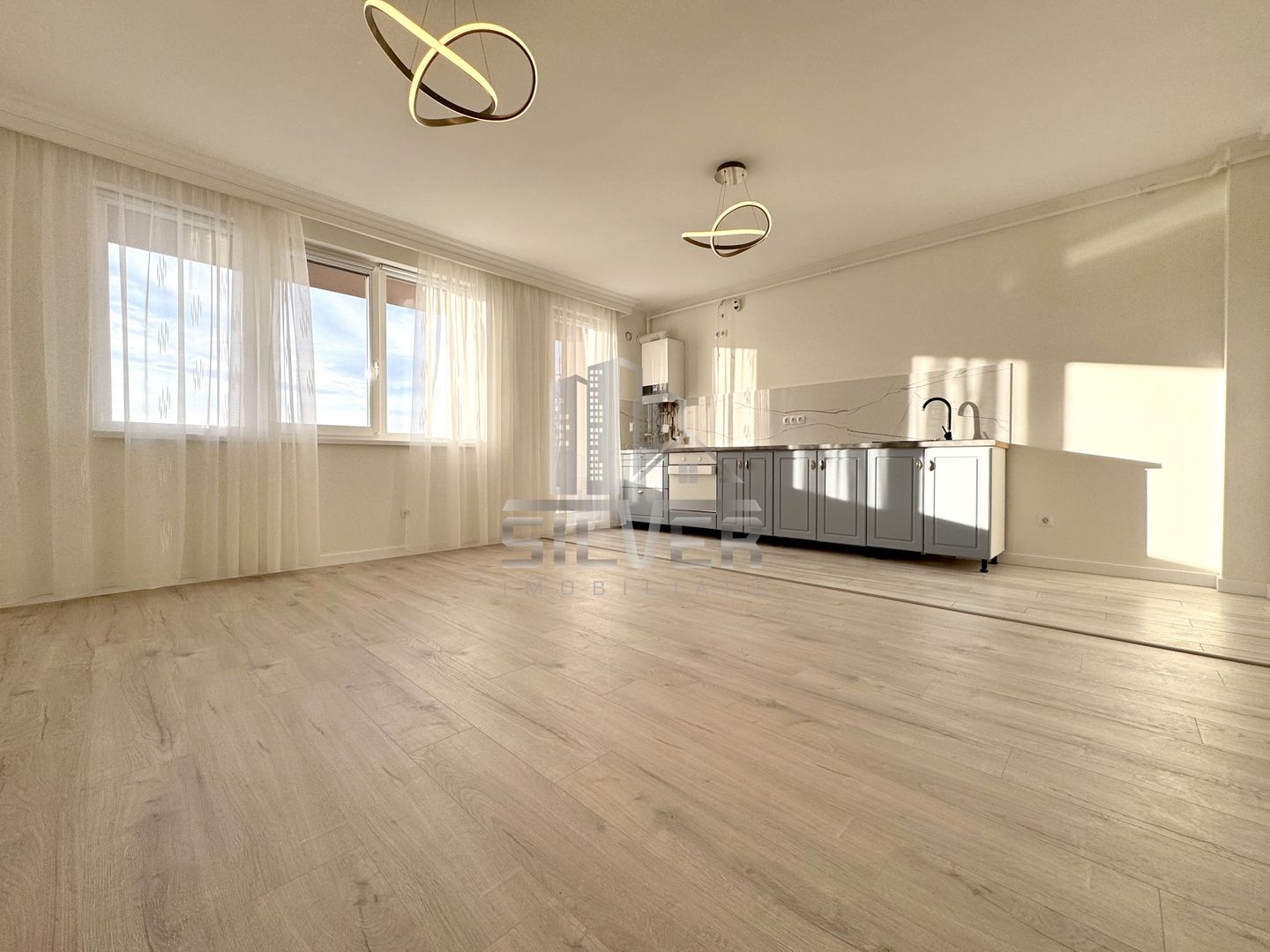 Apartament cu 4 camere /85.5mp/zona Sub Cetate. - Poză 1