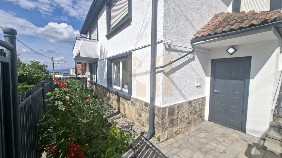 Apartament 2 camere semidecomandat Brasovul vechi - Poză 2