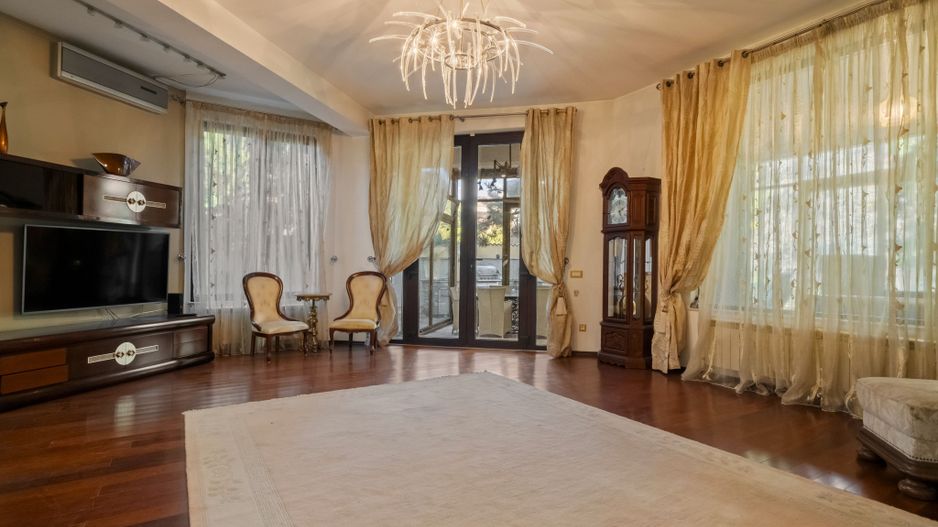VILA ELEGANTA 5 CAMERE CU CURTE SI TERASA || EROU IANCU NICOLAE- PIPERA - Poză 3