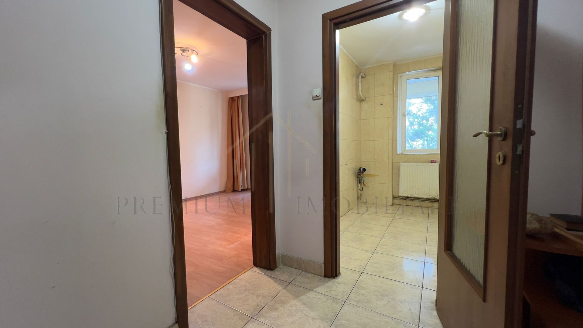 De vanzare apartament 2 camere zona de sus - Poză 4