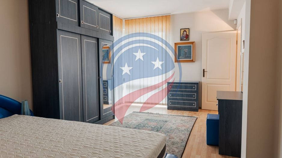 Vila superba cu cinci camere zona centrala - Poză 18