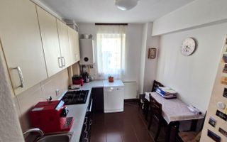 Apartament cu 3 camere - Frunzei - Poză 2