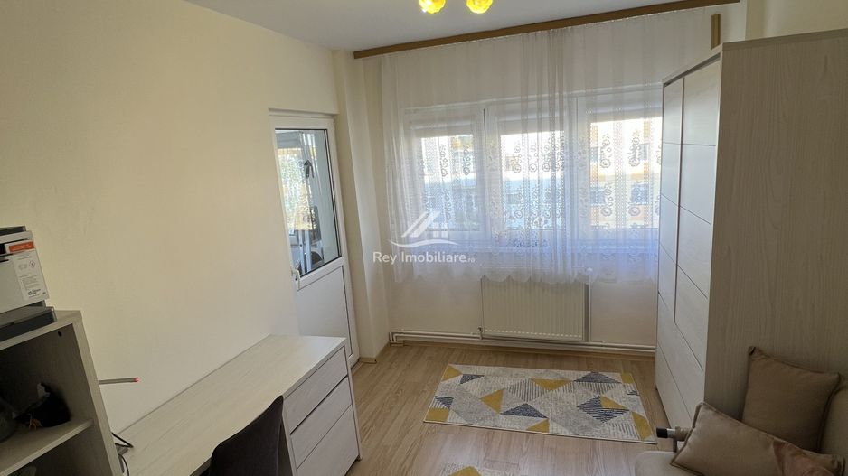 Zona Cireșica/Apartament 3 camere/2băi,balcon,logie,cămară,debara - Poză 3
