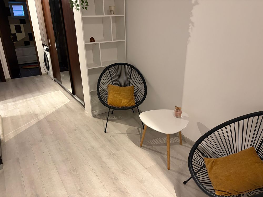 Apartament 2 camere decomandate, etaj intermediar, balcon, parcare - Poză 2